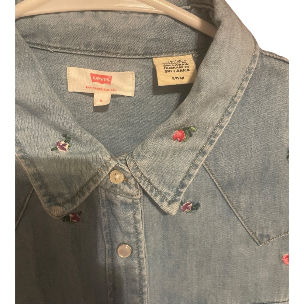 Vintage Levi’s Embroidered Dress Shirt Small🌺🌺🌺 - Picture 8 of 9